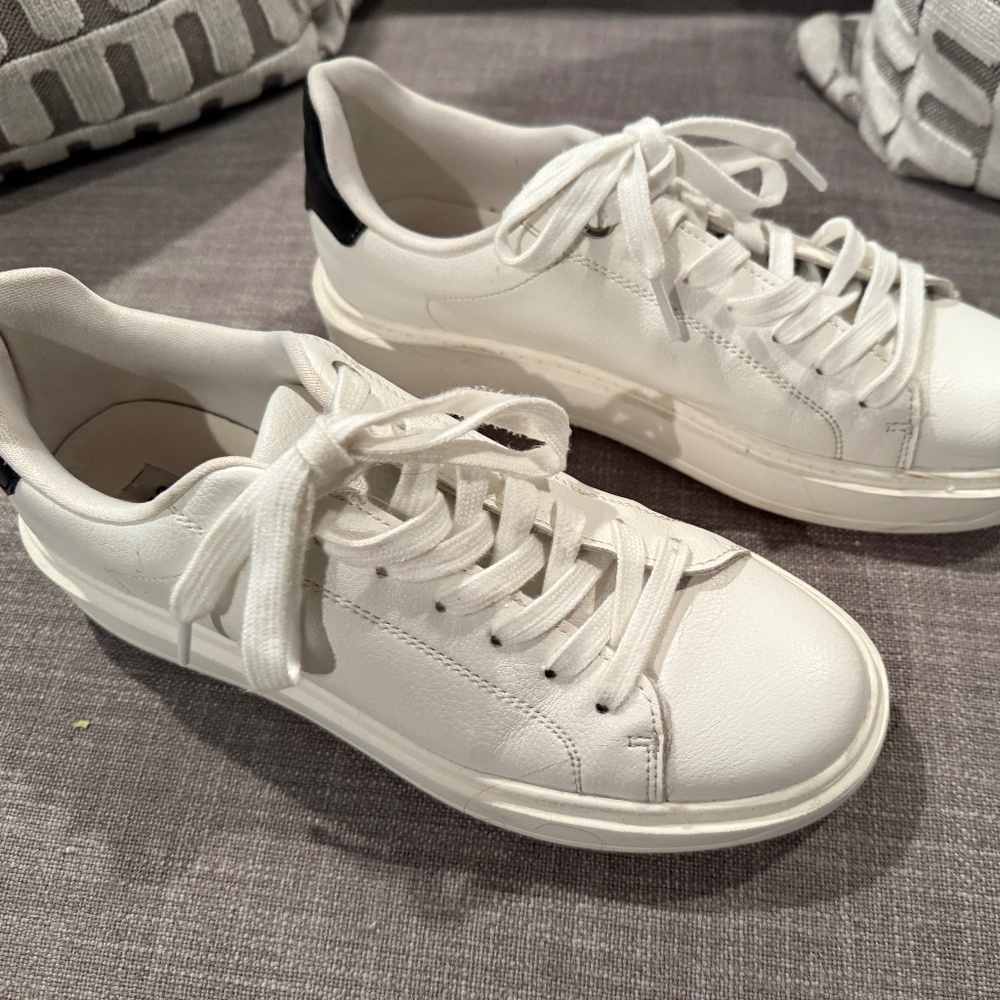 STEVE MADDEN "CATCHER" WHITE PLATFORM SNEAKER SIZE 8.5